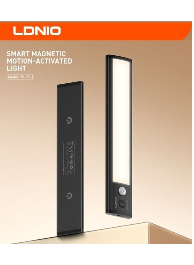 LDNIO ضوء LED قابل لإعادة الشحن مع مستشعر حركة بتصميم فائق النحافة وعالي الجودة للخزائن، والدواليب والسلالم، سهل التركيب المغناطيسي، موفر للطاقة، قابل لإعادة الشحن عبر USB، لاسلكي، آمن للأطفال والحيوانات الأليفة - Image 1